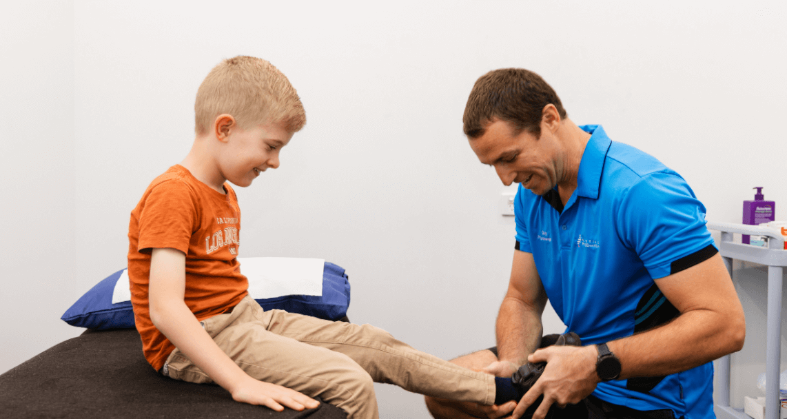 <div element-id="2821"><b element-id="2820"><br element-id="2819"></b></div><b>When to Consult a Physiotherapist for Growing Pains</b>